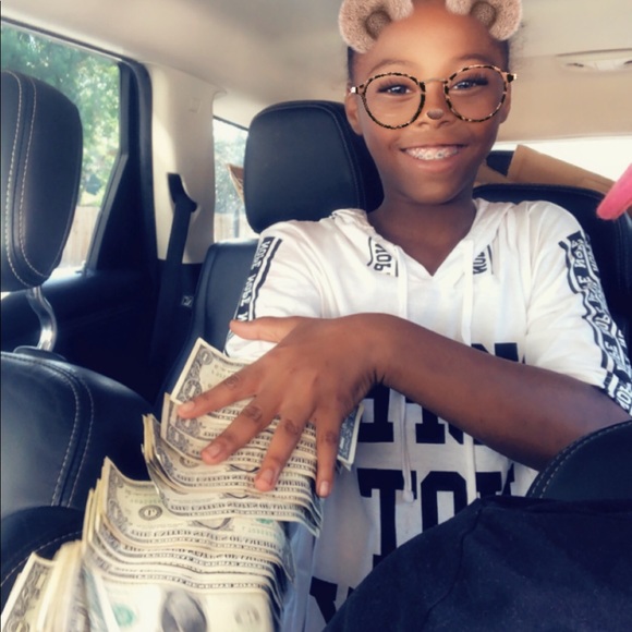 Meet your Posher, Amanda - Picture 1 of 1